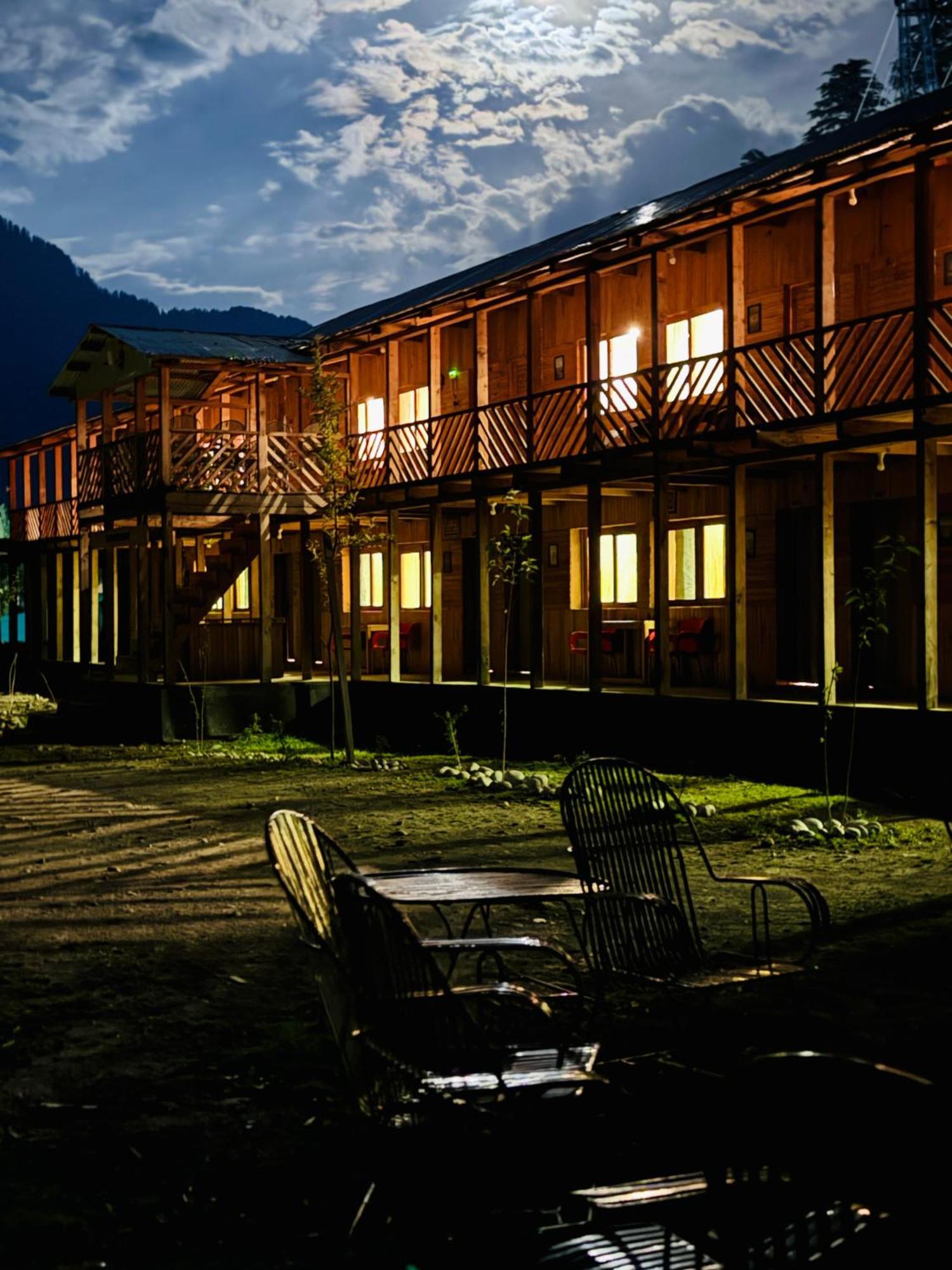 Wyndham Heritage Hotel & Resort Sharda Shardi Exterior photo
