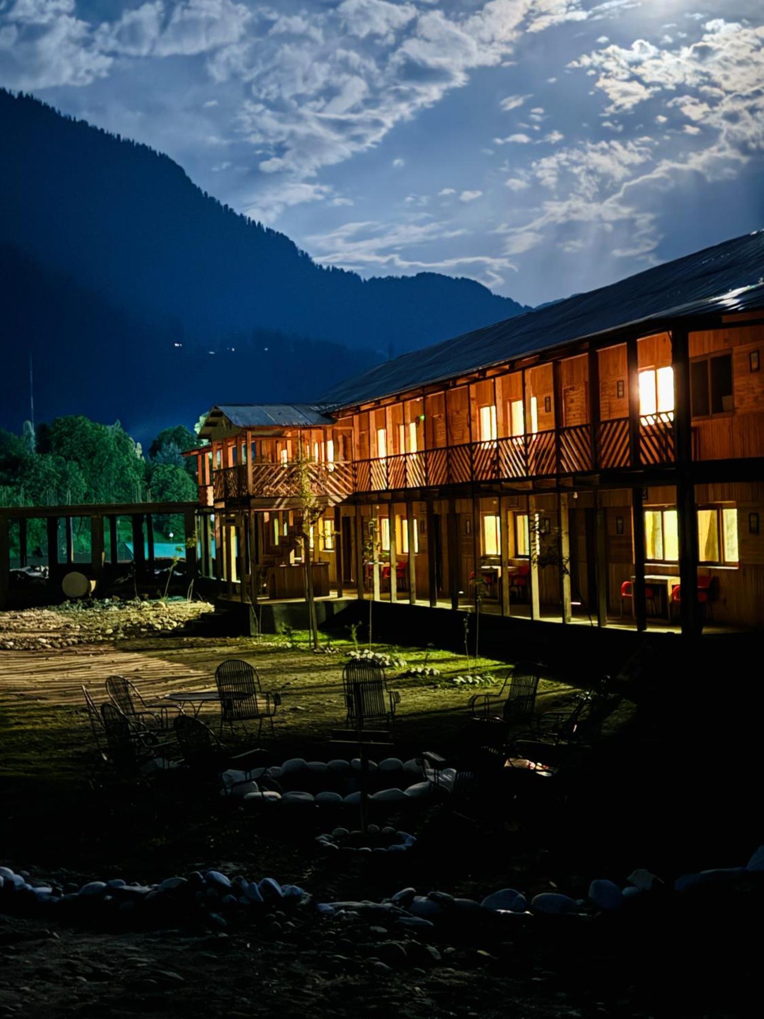 Wyndham Heritage Hotel & Resort Sharda Shardi Exterior photo